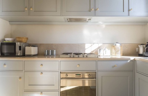 Central Station Apartment | Milano Charming apartment, a unique home: central area, 2BDR, 2BTH, 4 Guests