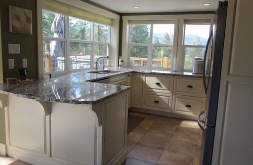 East Kootenay Cabin | Million Dollar views. Luxury Cabin on Private Estate Property