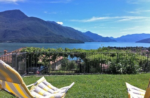 Consiglio di Rumo Apartment | Miralago Giardino EG-Ferienwohnung
