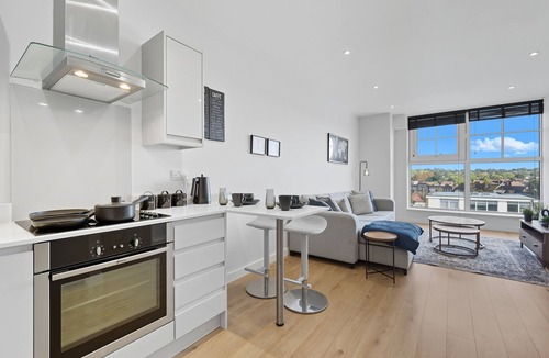 Potters Bar Apartment | Modern 1 Bedroom Apartment |16 minutes to Central London