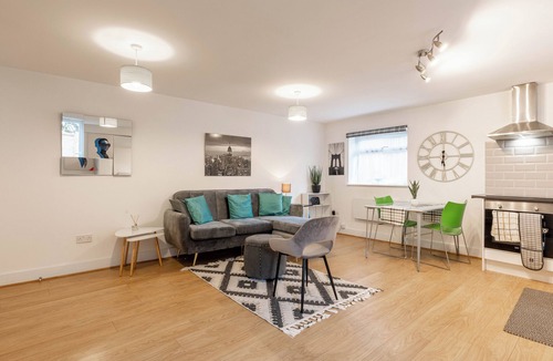 Chadwell Apartment | Modern 1-Bedroom Apartment in Chadwell Heath