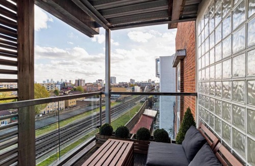 Haggerston Apartment | Modern 2 Bed,2 Bath East London apt with Balcony