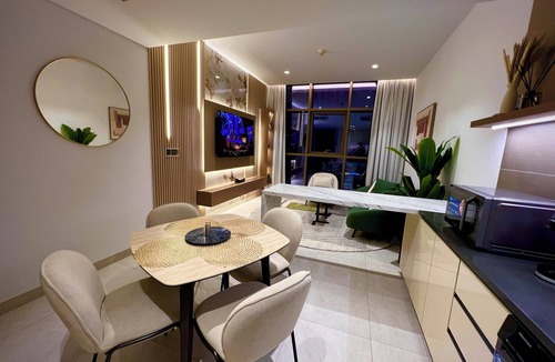 Dubai Marina Apartment | Modern 2 BR Apartment with stunning Marina Views