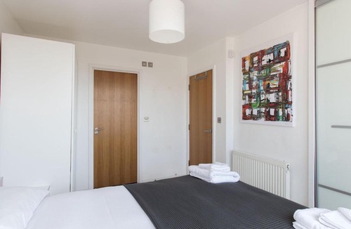 Haggerston Apartment | Modern 2BR flat with balcony in East London