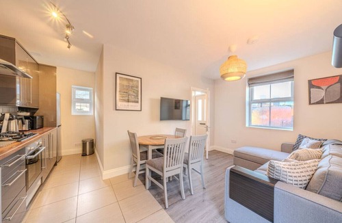 Stratford House | Modern 3-Bed Home Minutes from Westfield & Station