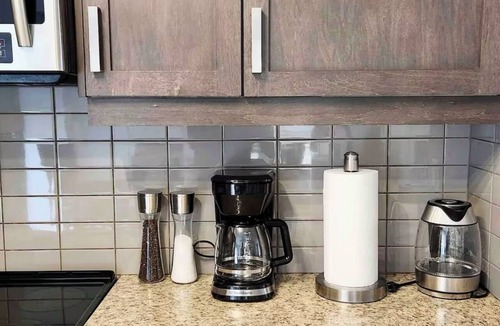 Winona House | Modern 3 Bedroom Townhouse w/Parking and Office