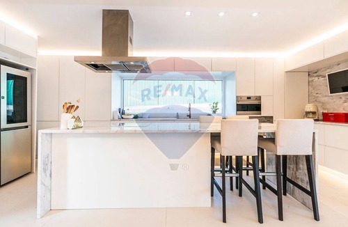 Verdizela Villa | Modern 4-Bed Villa 4K beach 30k Lisbon