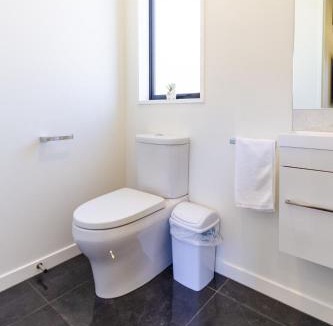 Riccarton Apartment | Modern 4BR in Riccarton, Walk to Mall & Park