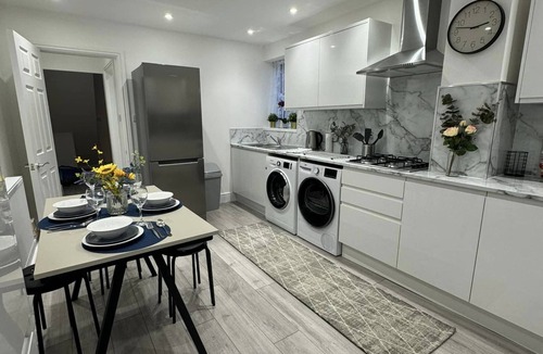 Plaistow House | Modern 5 Bed near ExCel - Big Ben with FAST WI FI