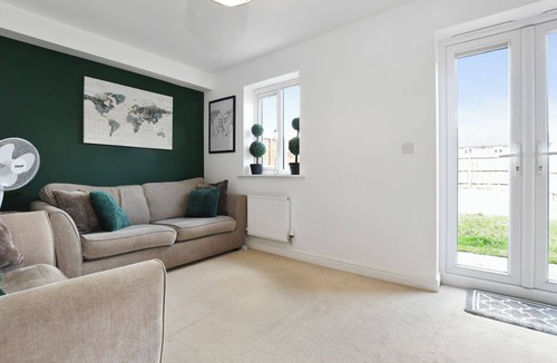 Bushey House | Modern 5BR Home Near Harry Potter Studios – Ideal for Groups & Contractors