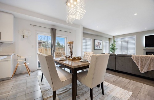 Stoney Creek House | Modern and Luxurious - 28 Minutes from Niagara Falls!