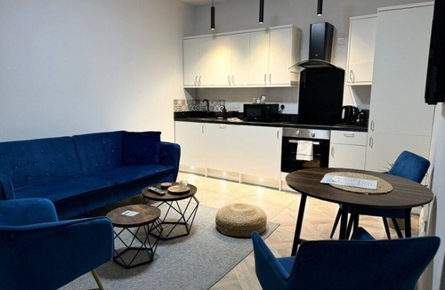 Mapperley Condo | Modern Apartment Double Bed |Free Parking| Suite 4
