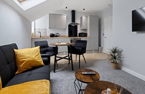 Mapperley Condo | Modern Apartment King Room |Free Parking| Suite 9