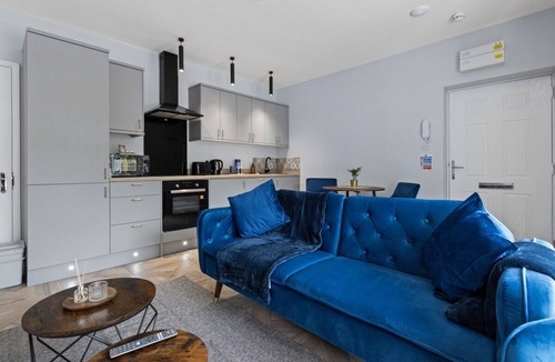 Mapperley Condo | Modern Apartment |King Bed |Free Parking Suite 2