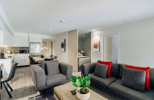 Arthur's Point Apartment | Modern Apartment Near Coronet Peak Skiing