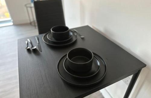 Tottenham Hale Apartment | Modern Apartment with balcony in London