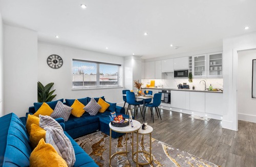 Hove Apartment | Modern | City Stay | Walk to Station| Free Parking