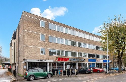 Hove Apartment | Modern | City Stay | Walk to Station| Free Parking