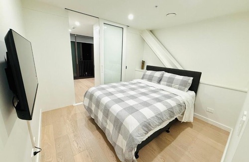 Te Aro Apartment | Modern City Living with the Harbour Views