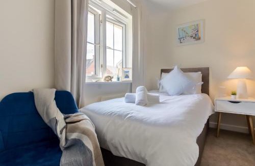 Corby House | Modern & comfy 4 bedrooms Corby house free parking