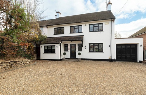 Radlett House | Modern Cosy Home w/Stylish Interior – Pass the Keys