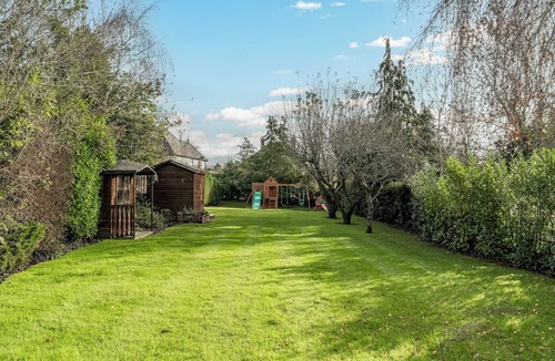 Radlett House | Modern Cosy Home w/Stylish Interior – Pass the Keys