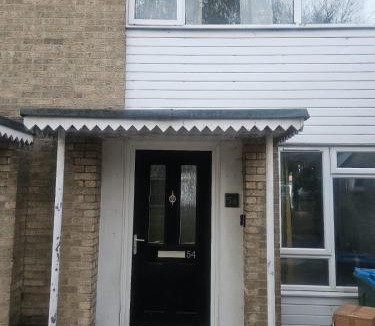 Bierton Apartment | Modern Cozy central beautiful and Stylish 2 bed house with Smart TV Sleeps up to 6
