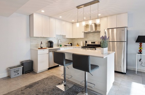 Dundarave House | Modern & Cozy Near The Ocean