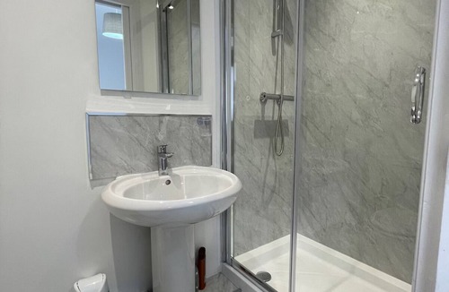 Milton Keynes Apartment | Modern Double Bed Apartment in Milton Keynes