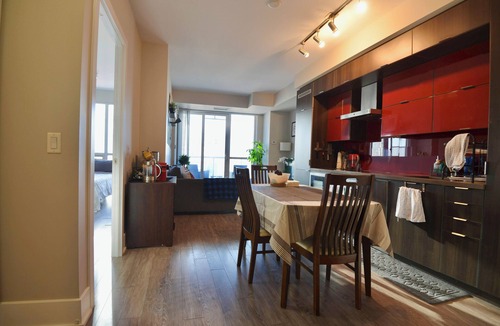 Wellington Place Condo | Modern Downtown Toronto Condo - 2Bed/2Bath (1 Free Parking) Sleeps 6