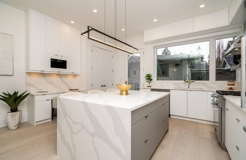 Dunbar House | "Modern Elegance in a Prime Location: 4BR, 2.5 Bath Half Duplex"