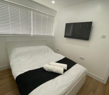 Luton House | Modern en-suite rooms Luton air port