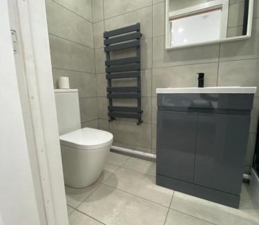 Luton House | Modern en-suite rooms Luton air port