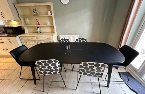 Peterborough House | Modern Escape | Hot Tub | 4-Car Parking