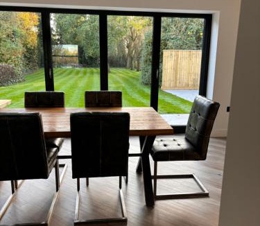 Frampton Apartment | Modern house in the countryside