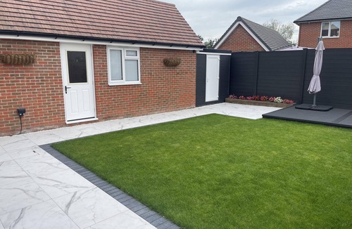 Basildon Apartment | Modern-luxury 1bedroom-EnsuiteBathroom-Garden-Wifi