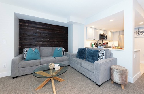 Village North House | Modern Mountain- 3 Bed/2.5 Bath- Private Hot Tub!