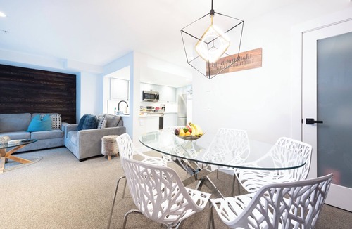 Village North House | Modern Mountain- 3 Bed/2.5 Bath- Private Hot Tub!