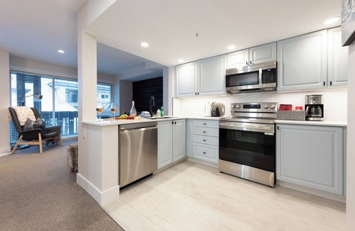 Village North House | Modern Mountain- 3 Bed/2.5 Bath- Private Hot Tub!