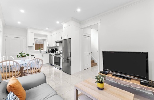 Renfrew-Collingwood House | Modern Private 3BR House