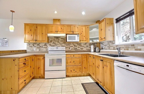 Snow Pine Estates Ski Chalet | Modern, Rustic & Spacious Chalet, Views, Hot Tub