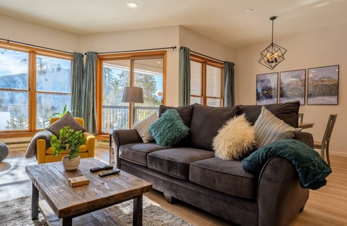 Keystone Condo | ☀Modern Serene Sunny with Mountain Views | Minutes to Fun☀