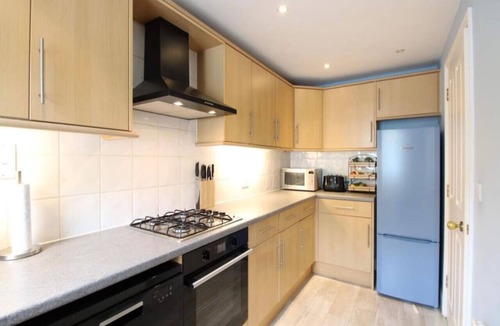 Mill Road House | Modern & spacious two bedroom House near Station
