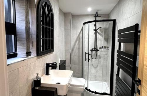 Leicester Apartment | Modern Studio Apartment Near Glenfield Hospital