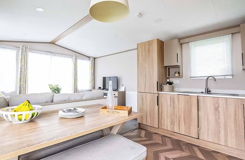 Selsey House | Modern, stylish and spacious 12ft-wide caravan with one double and two twin.