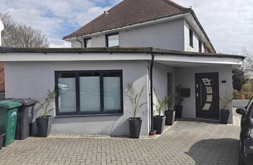 Hove Apartment | Modern & Stylish Private Retreat