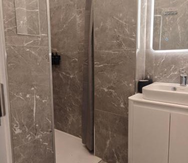 Hove Apartment | Modern & Stylish Private Retreat