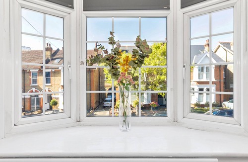 Church End Apartment | Modern Two-Bedroom Apartment with Free Parking!