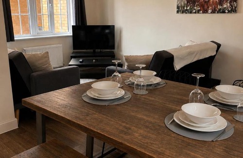 Bedford House | Modern Wixams Bedford House 3 Single Beds Free Parking