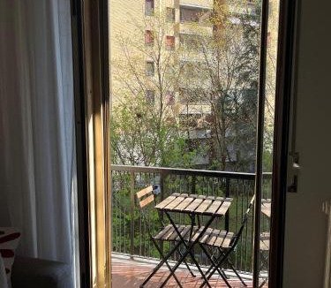 Lorenteggio Apartment | Moderno e accogliente Bilocale Metro 4 Frattini con aria condizionata e 15 minutes to city center